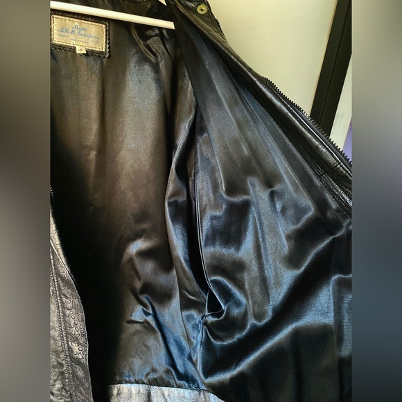 Vintage black leather batwing jacket - Picture 11 of 16